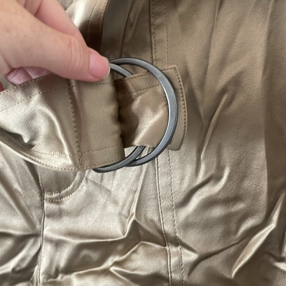 Banana Republic Silk Charmeuse Cargo Shorts NWOT size 4 - Picture 5 of 8